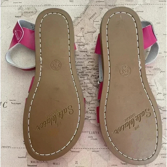 Salt Water Original 5 Hot Pink
Patent Leather - Picture 4 of 4